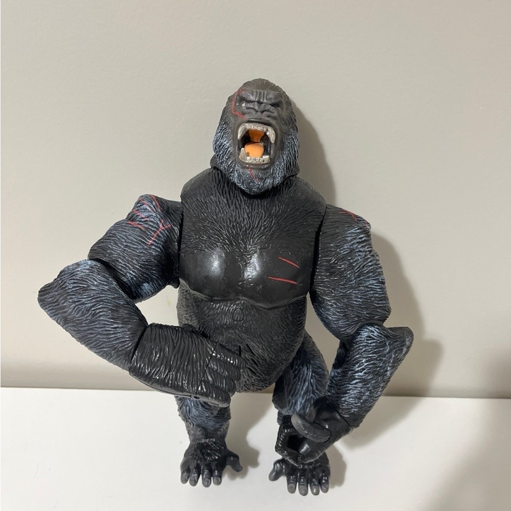 2005 Universal Studios 14” King Kong Figure